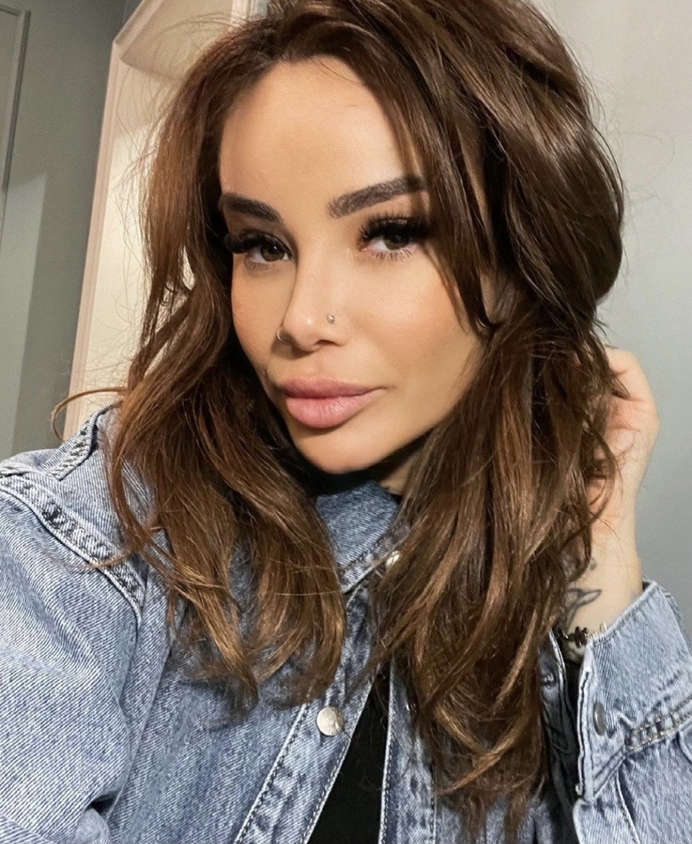 Айза Долматова