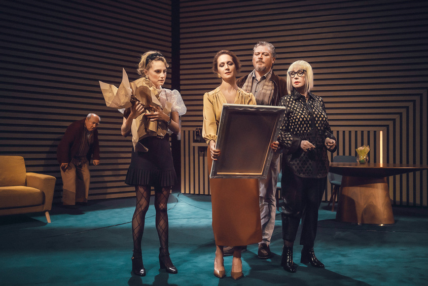 Открытие сезона, громкая премьера и путешествие по реке