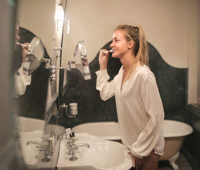 Зубная щетка - не единственное средство для ежедневного поддержания чистоты полости рта