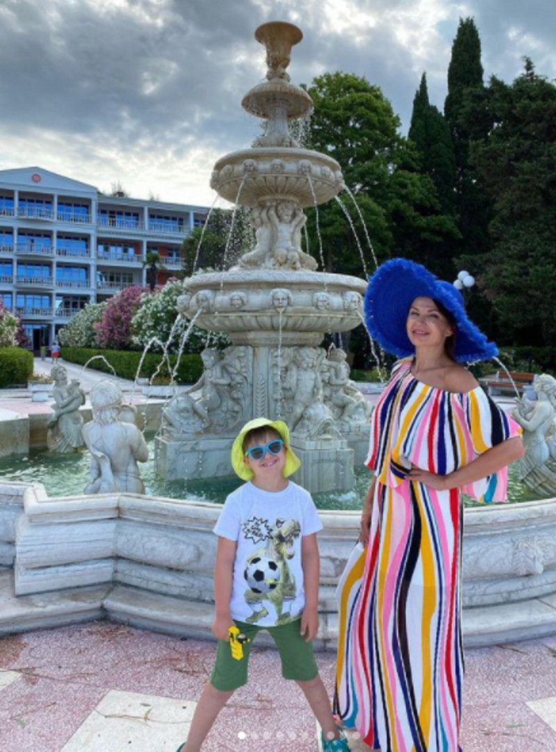 Младший ребенок звезды растет артистом