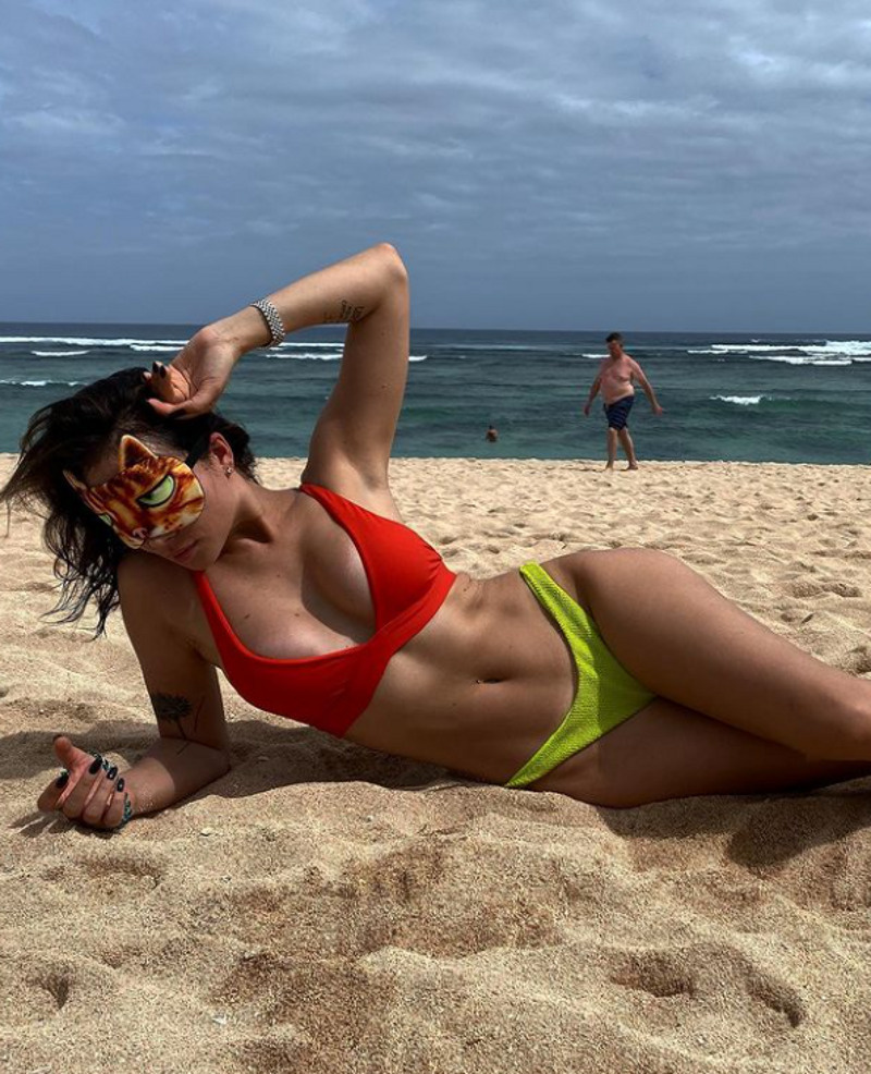 Настасья Самбурская