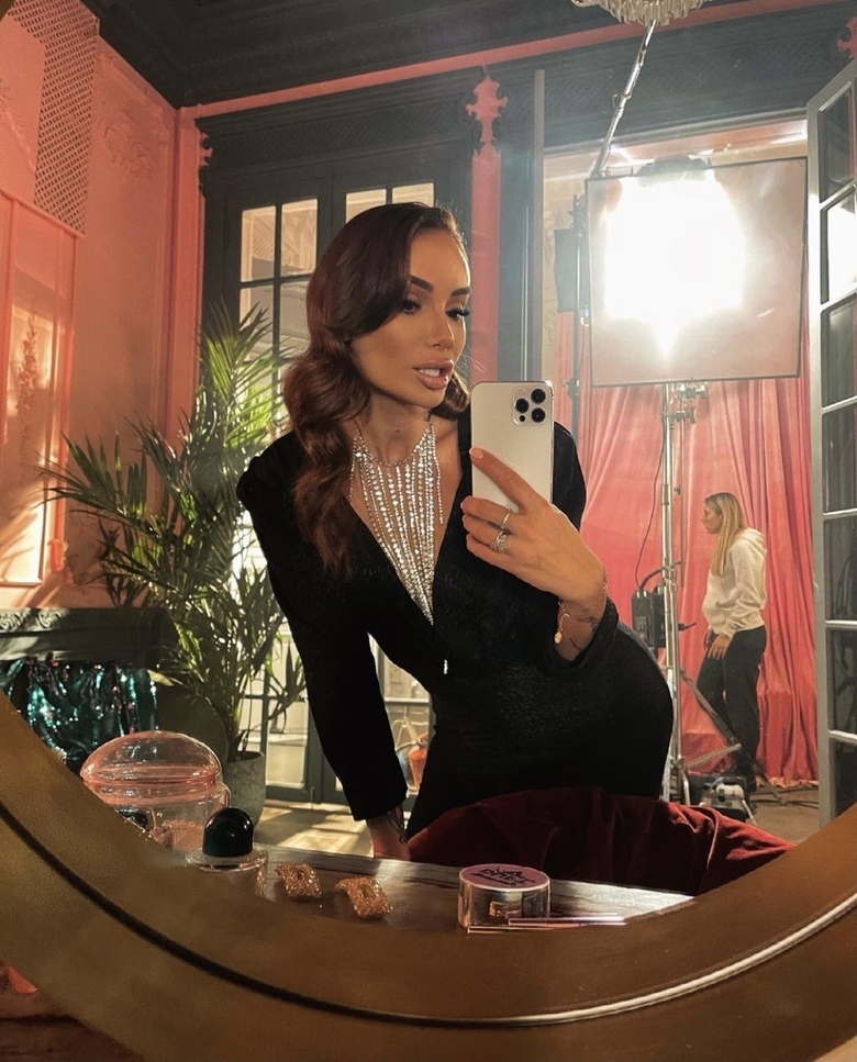 Айза Долматова