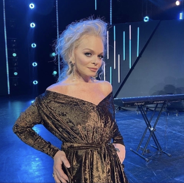 Лариса Долина