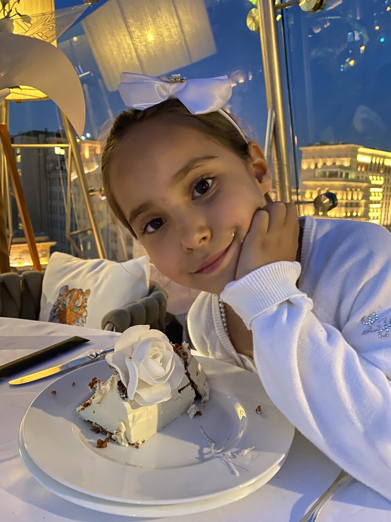 Дочь артистки Диана стала одной из первых, кто поздравил звездную маму