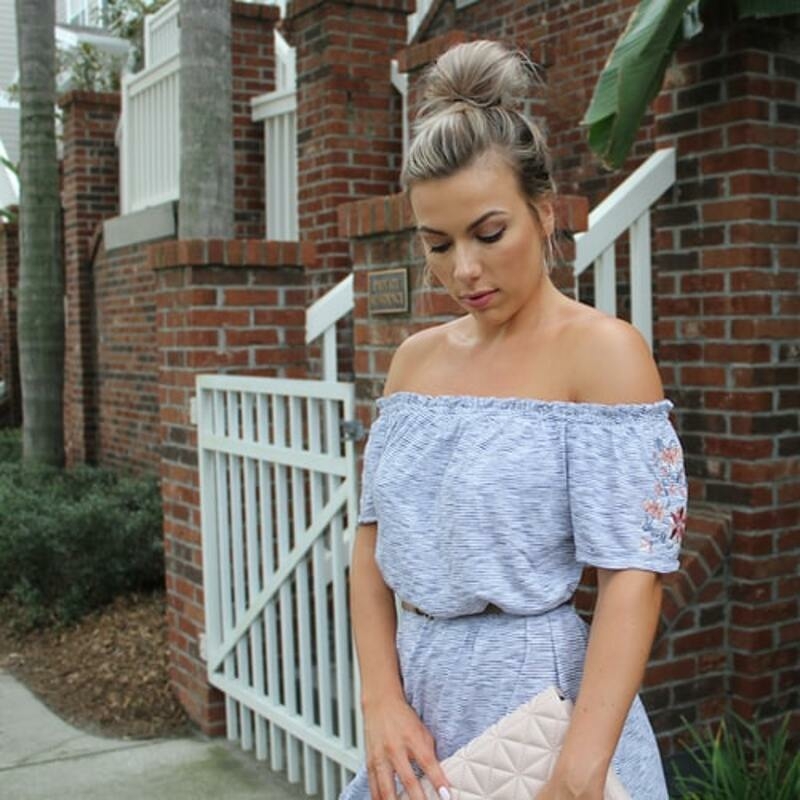 наверное, пучок - самая универсальная прическа