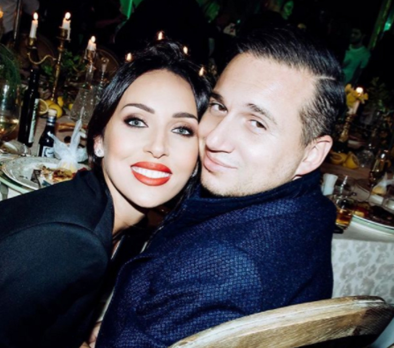 Алсу с мужем Яном Абрамовым в этом году отметили 15-летие супружеской жизни