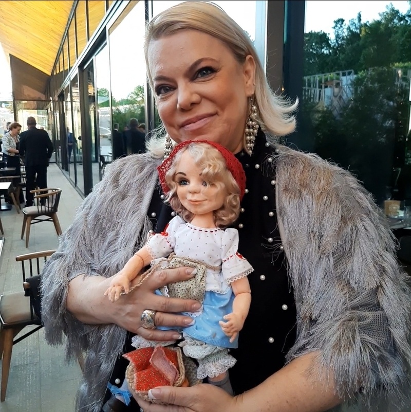 В доме у Поплавской большое количество самых разных Красных Шапочек