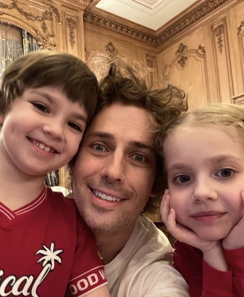 Максим Галкин с сыном Гарри и дочкой Лизой