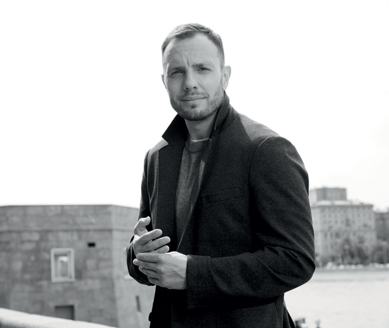 Пиджак и джемпер, все – United Colors of Benetton