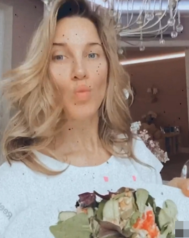 Юлия Ковальчук знает рецепты вкусных салатов "для похудения"