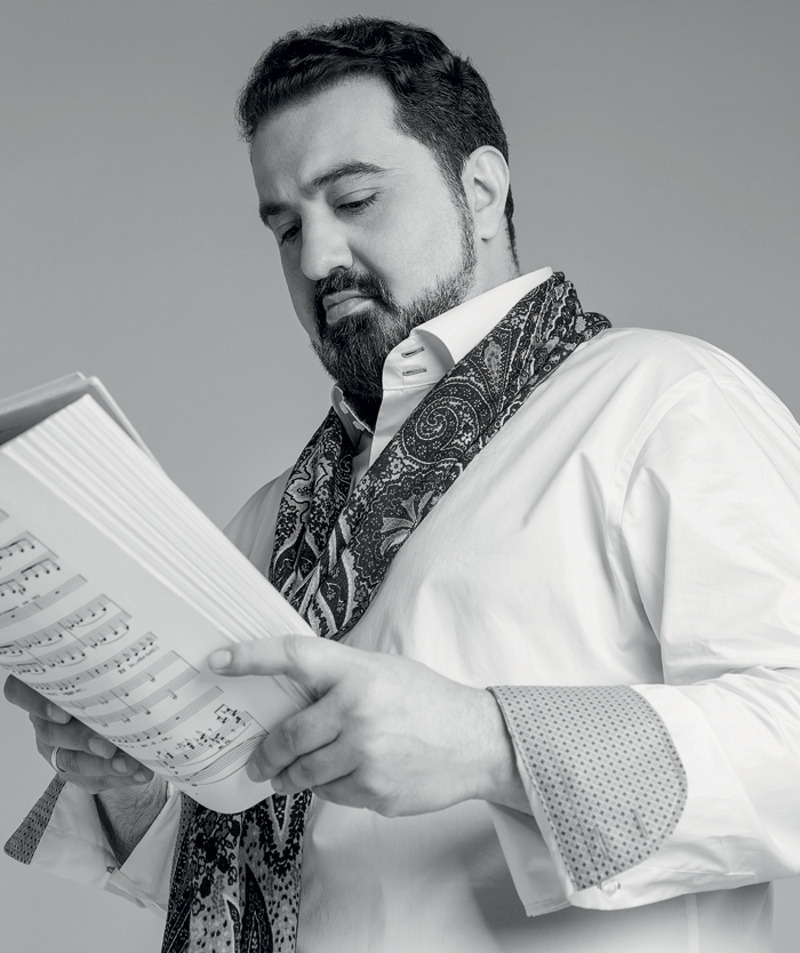 "На все премьеры Гама приезжает. И я всегда звоню жене и маме перед выходом на сцену и в антракте. У меня такой уже устоявшийся ритуал"