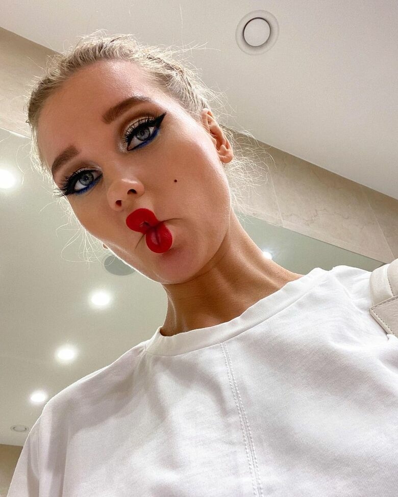 Звезды часто экспериментируют с макияжем