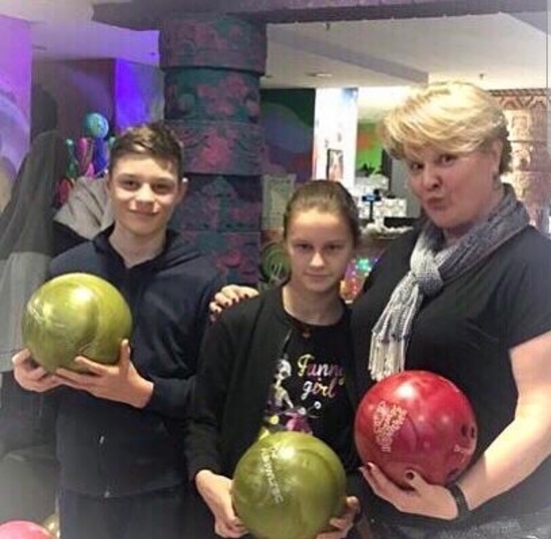 У певицы подрастает двое детей школьного возраста: Сергей и Лера