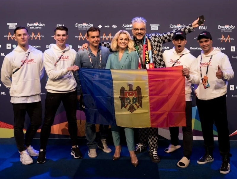 Участница от Молдовы со своей командой