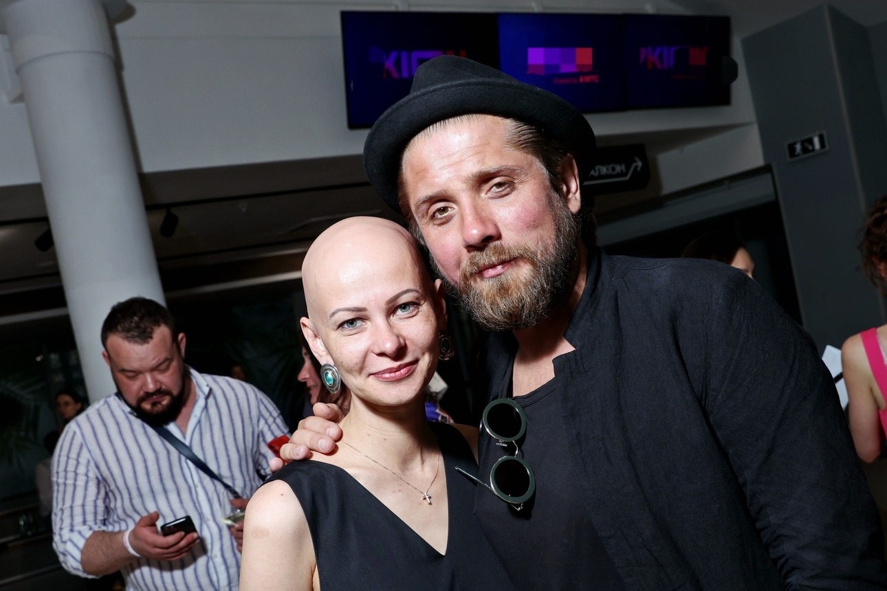 Роман Маякин со спутницей