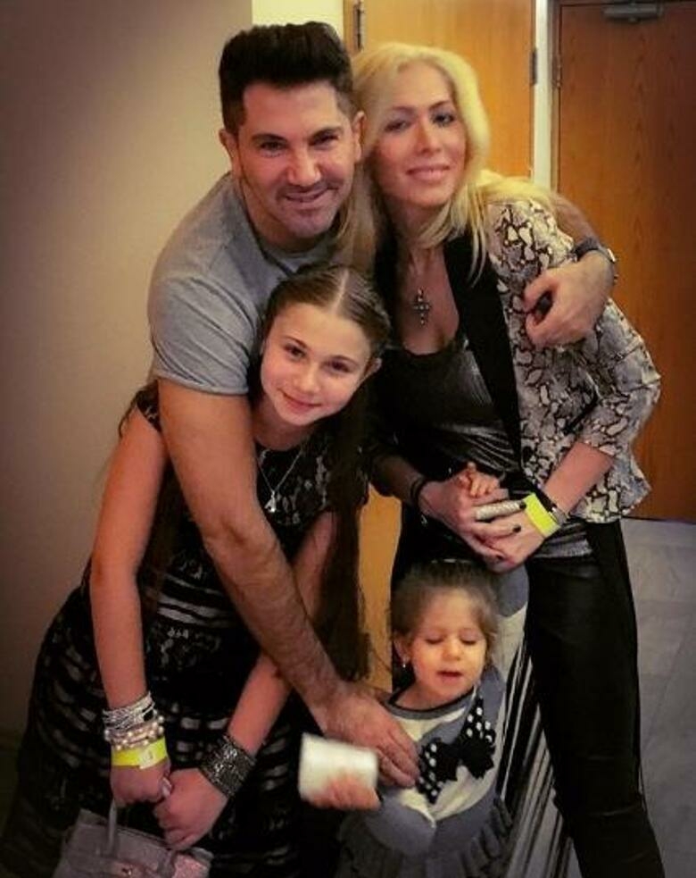 АВРААМ И МОРЕЛА РУССО С ДЕТЬМИ