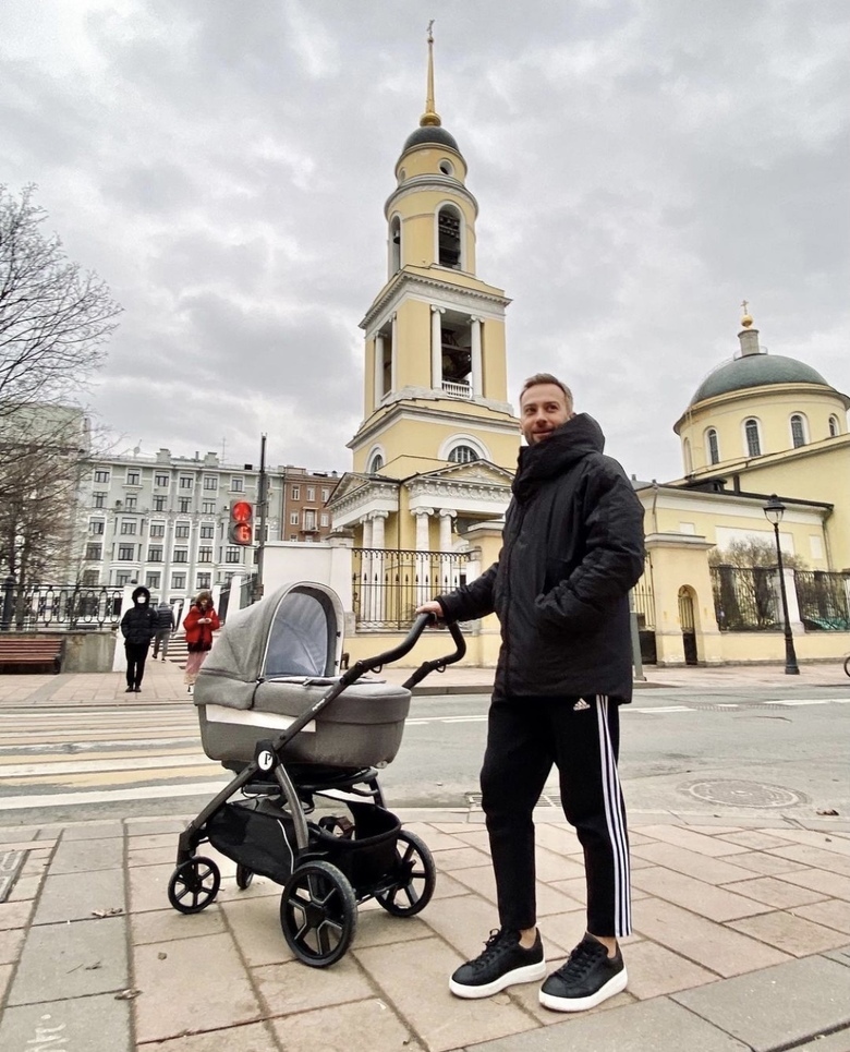 Дмитрий Шепелев с новорожденным сыном