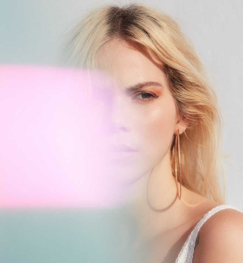 Ультрафиолет влияет на процессы распада коллагена, при этом замедляя его синтез