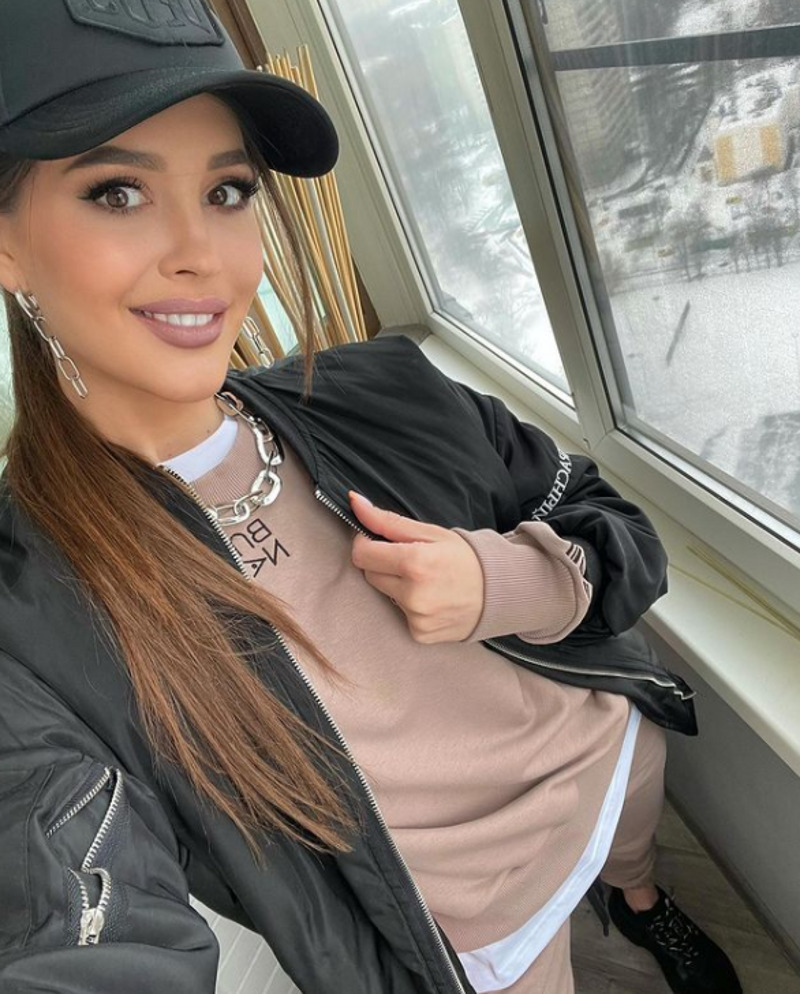 Анна Бузова