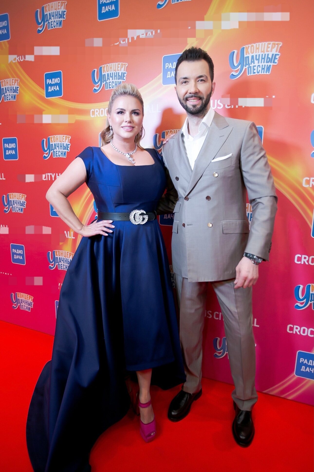 Ведущие концерта Анна Семенович и Денис Клявер