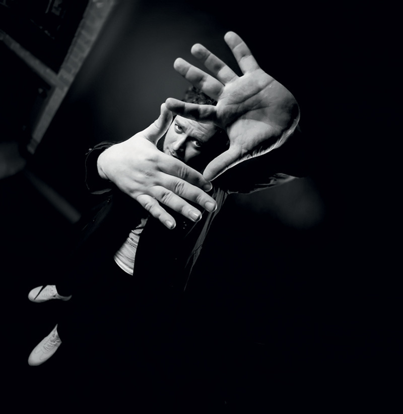 "Анна очень разумная: она не устраивает мне сцен, когда после спектакля мы с пацанами отправляемся в баню. Мы понимаем друг друга"