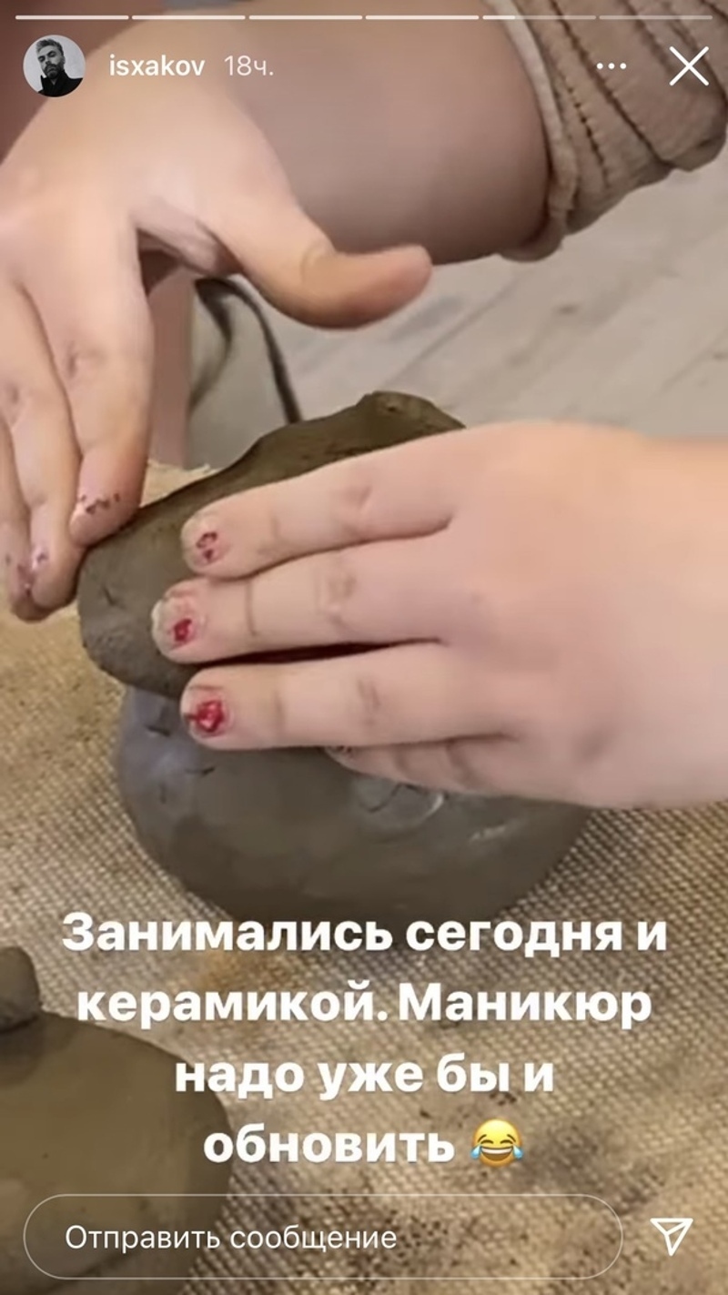 Потом звездные родители отвели дочь в гончарную мастерскую