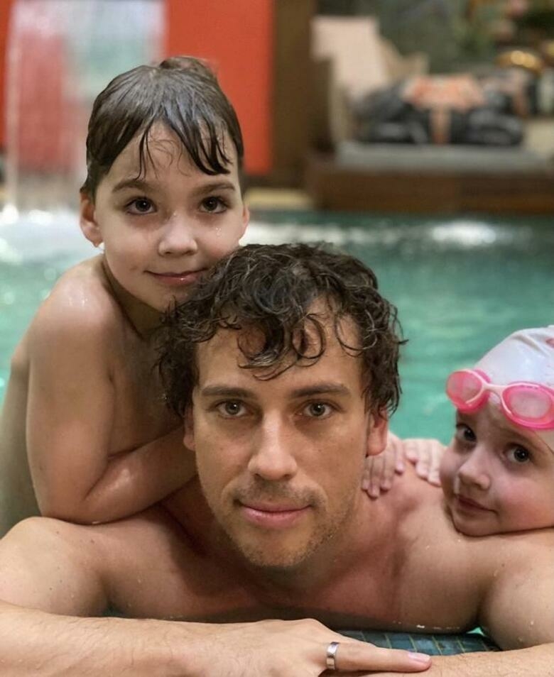 Максим Галкин с сыном Гарри и дочкой Лизой