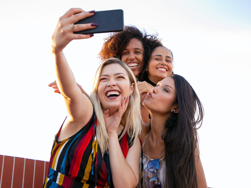 Одиноким Близнецам следует чаще выбираться в свет и общаться с друзьями