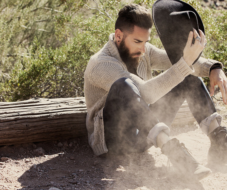 Удобно, тепло и актуально: как правильно носить кардиган этой весной