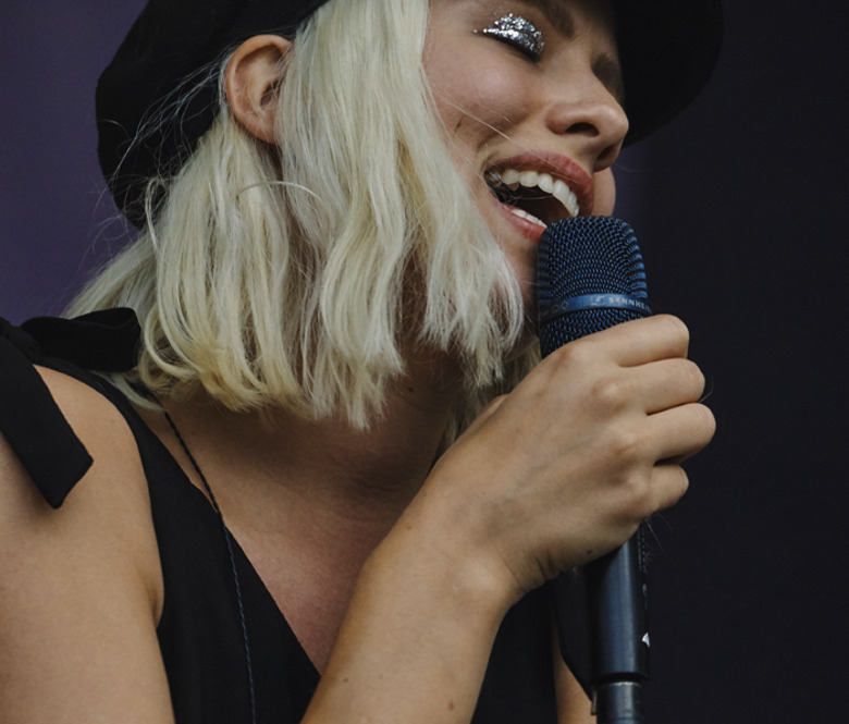 Выиграй миллион рублей, спев любимую песню