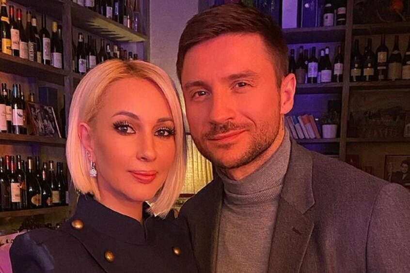 Кудрявцеву и Лазарева застали за нежными объятиями