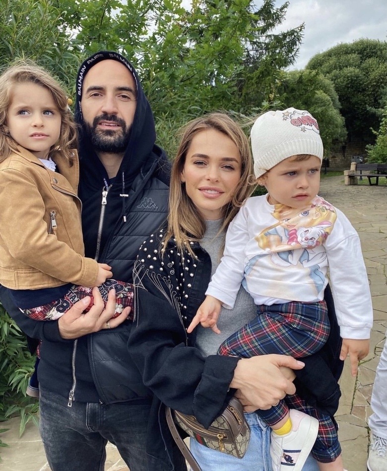 Анна Хилькевич и Артур Волков с дочками