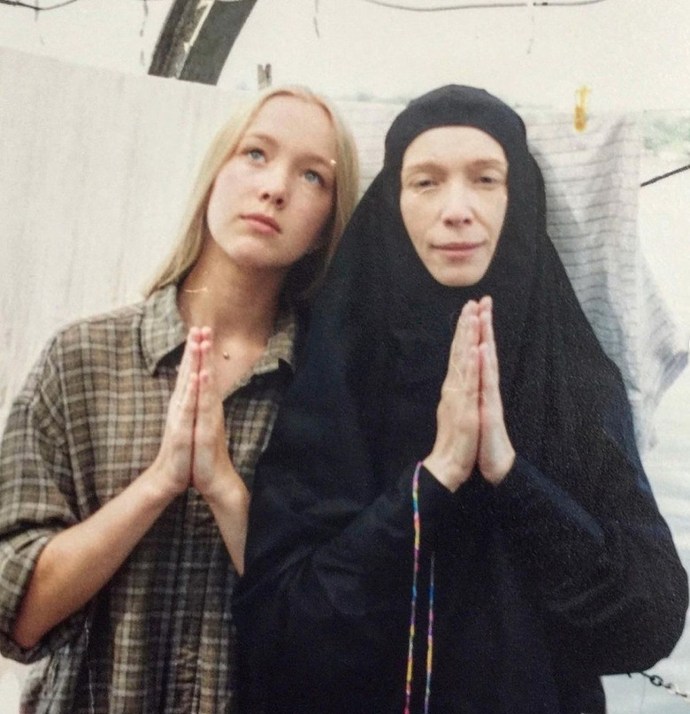 Дарья Мороз почтила память матери