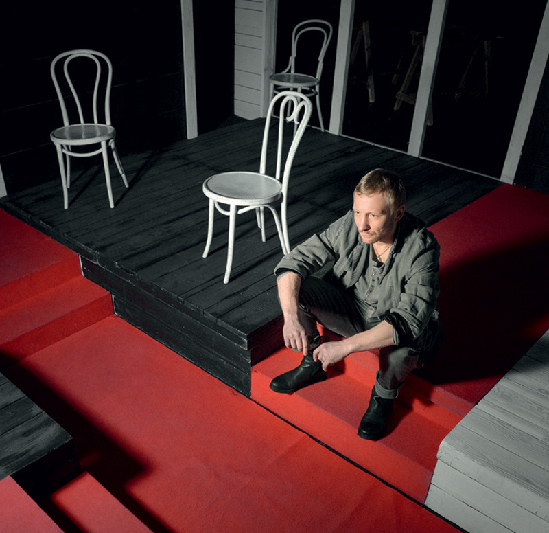 "В настоящий момент сижу совершенно без денег, и раньше я бы парился, нервничал, просил взаймы. А теперь очень спокойно к этому отношусь"