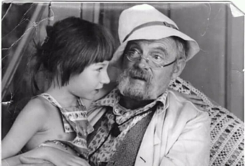 НАТАЛИЯ С ДЕДОМ НА СЪЕМКАХ ФИЛЬМА НИКИТЫ МИХАЛКОВА «НЕОКОНЧЕННАЯ ПЬЕСА ДЛЯ МЕХАНИЧЕСКОГО ПИАНИНО»