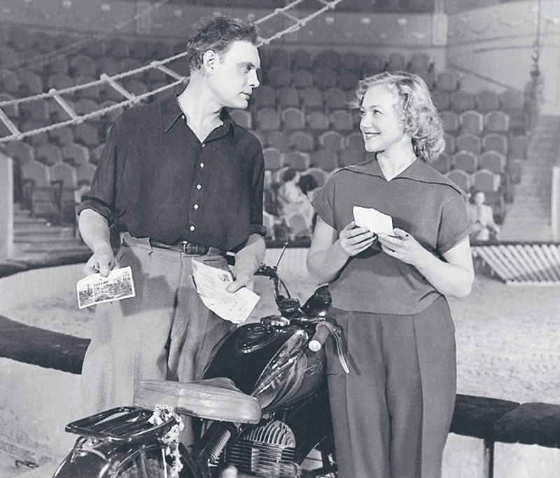 НА СЪЕМКАХ ФИЛЬМА «УКРОТИТЕЛЬНИЦА ТИГРОВ»