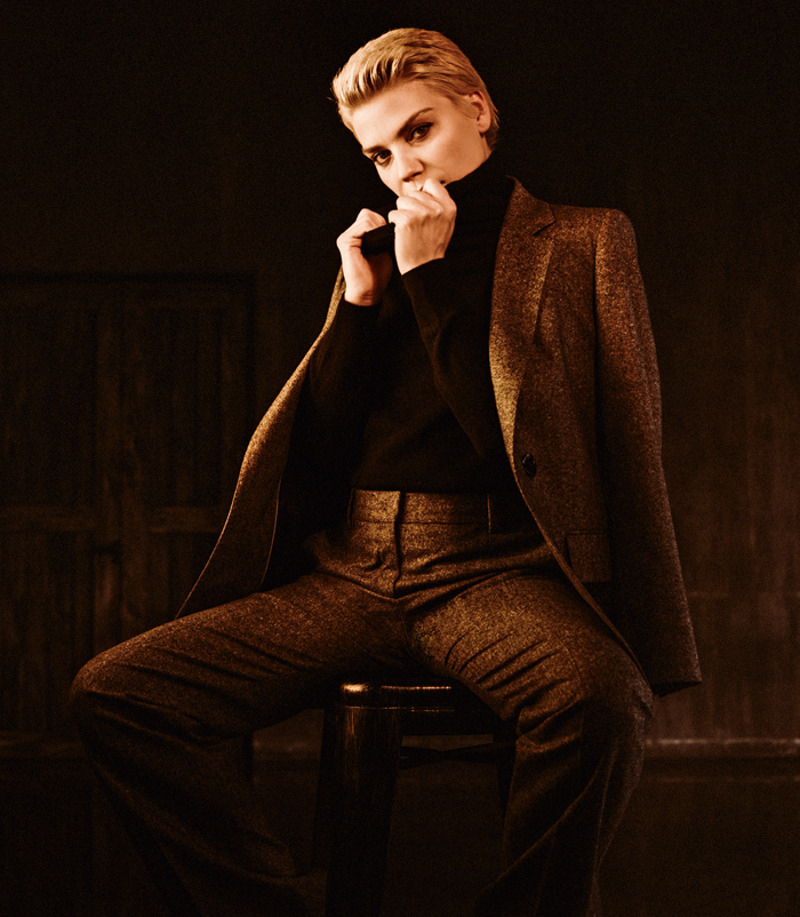 "Мне казалось это очень красивой историей: сосны, Юрмала, песни. Как-то раз я подошла к дереву, вдохнула запах коры: «Пусти меня на сцену!»"