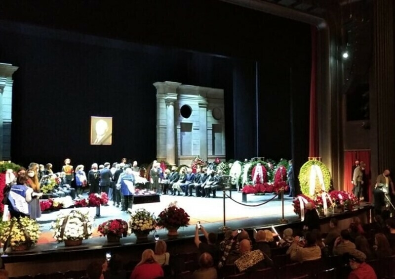 Церемония прощания с Василием Лановым в театре имени Вахтангова