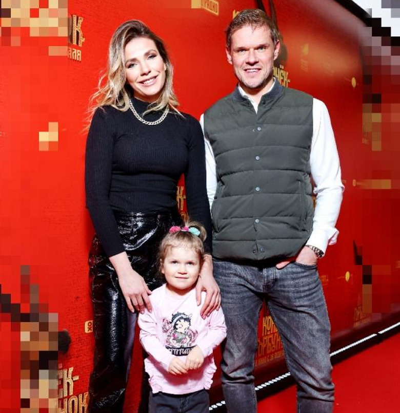 Владимир Яглыч с женой и дочерью