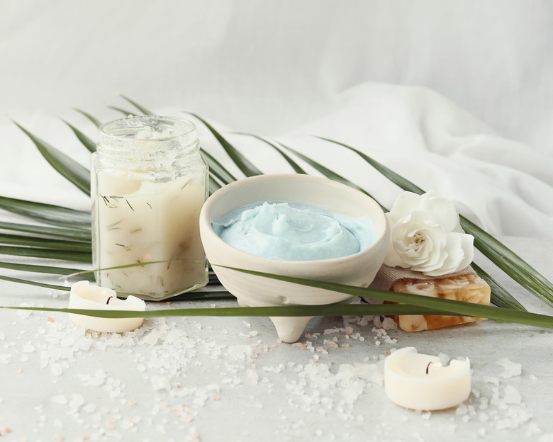 Битва масок для волос: домашние, из масс-маркета или профессиональные