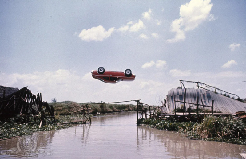 культовая сцена из бондианы