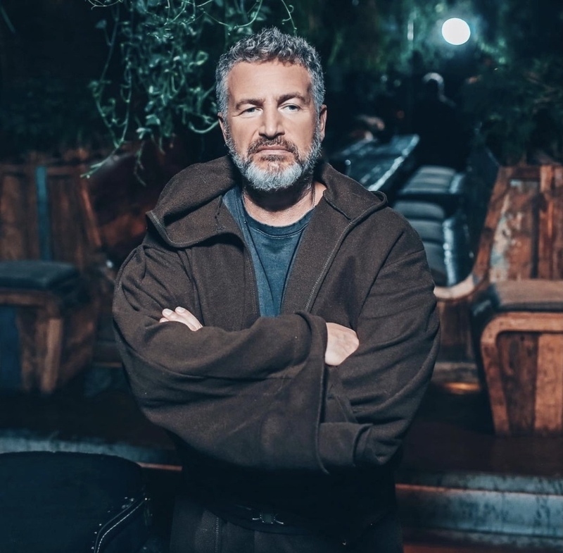 Певец отрастил бороду