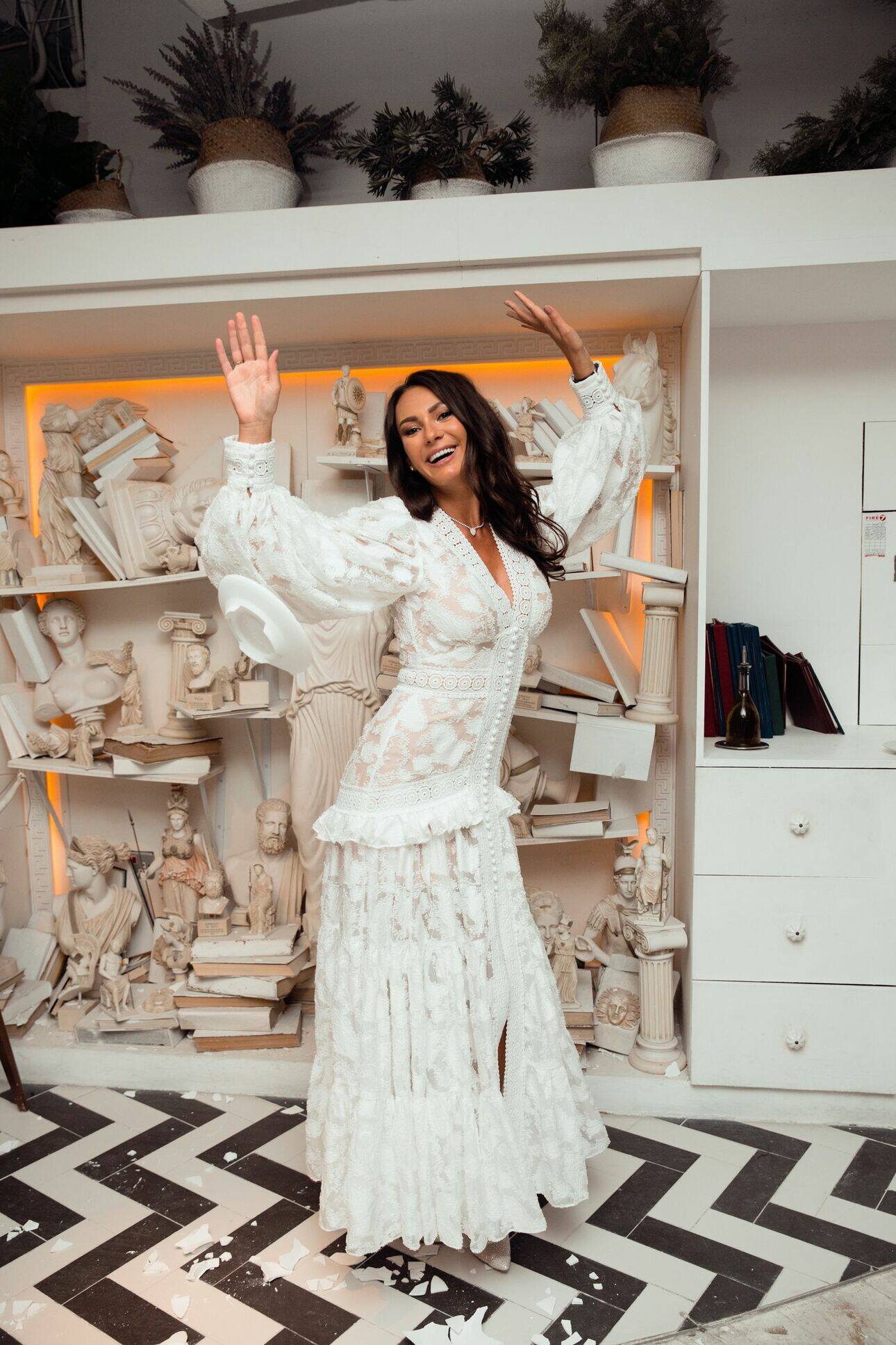 Инна Жиркова перебила большое количество тарелок на счастье