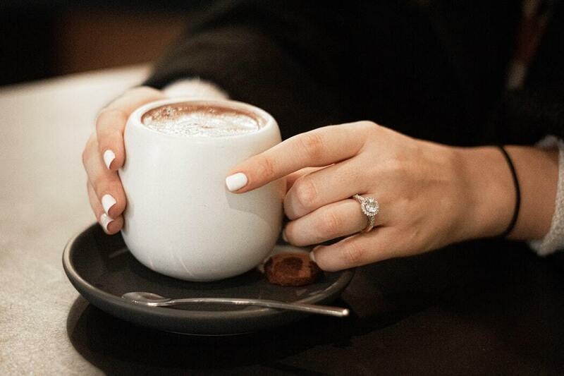 иногда приходится прятать руки