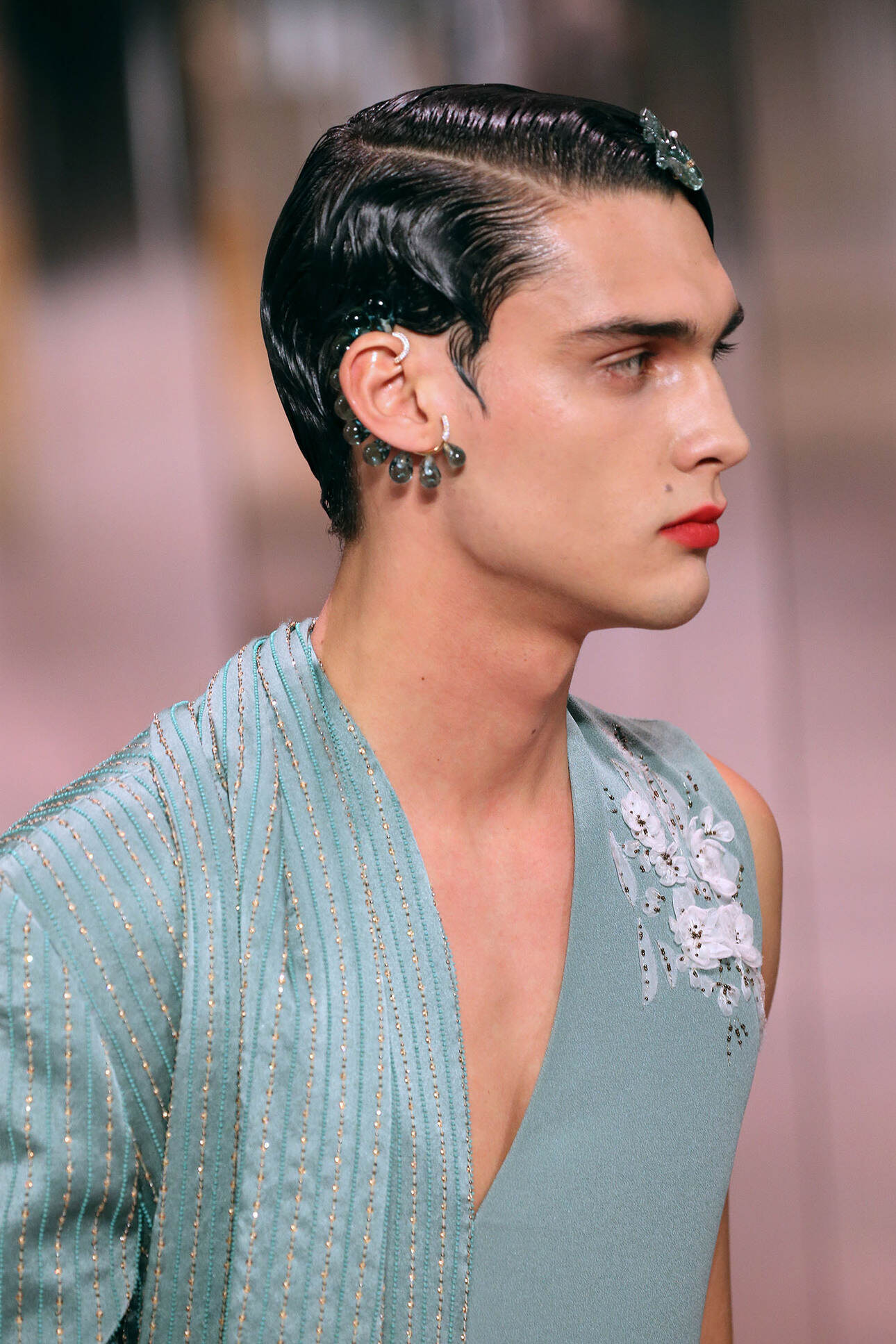 Мужчины с ярким макияжем...