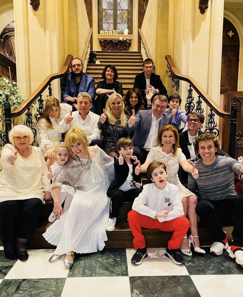 Алла Пугачева и Максим Галкин со своими друзьями