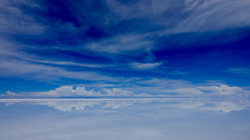 Высокогорный солончак Ую́ни в Боливии