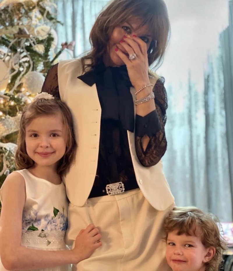 Алиса Казьмина с детьми