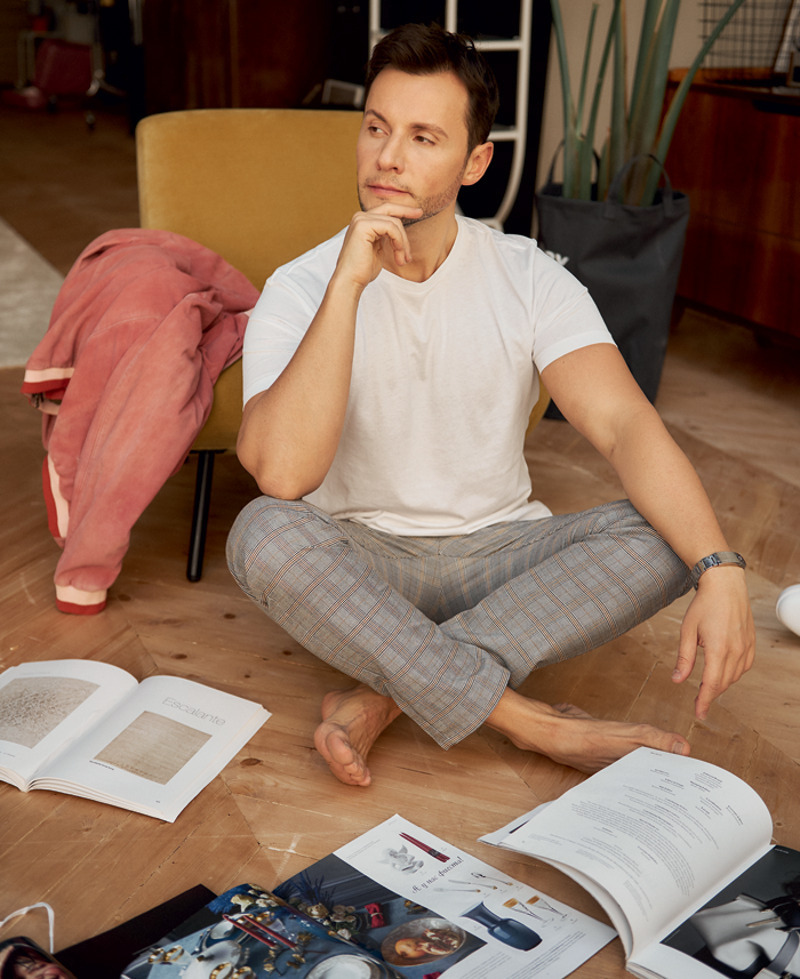 "Была служебная квартира, которую у нас забрали. И мы с мамой и парализованной бабушкой оказались в коммуналке на Арбате"