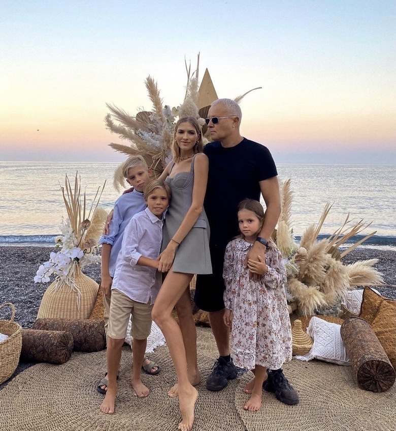 Елена Перминова и Александр Лебедев с детьми